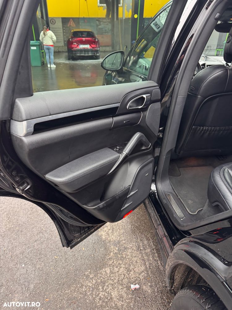 Porsche Cayenne 3.0 L - 4