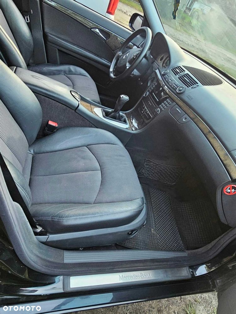 Mercedes-Benz E-Class 2008 photo 2