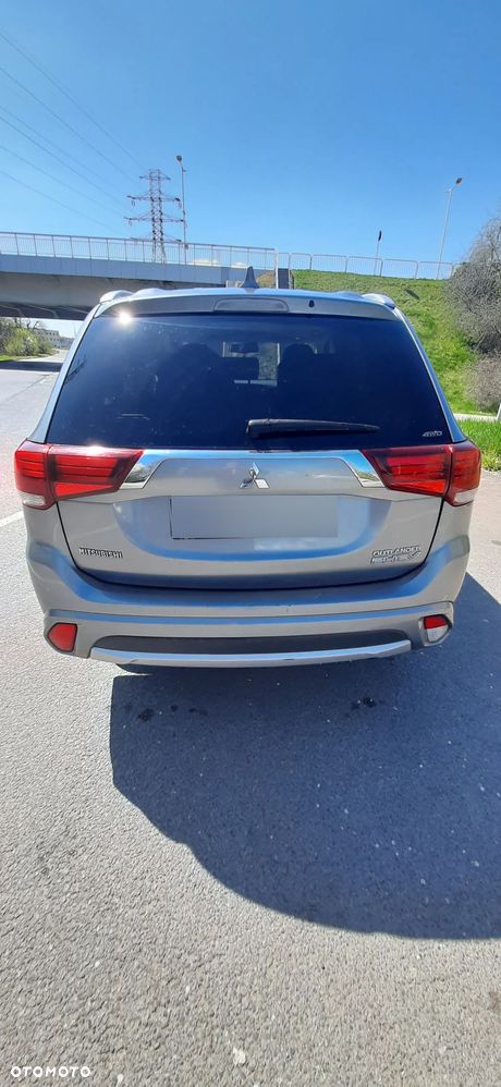 Mitsubishi Outlander 2.0 4WD Plus - 16