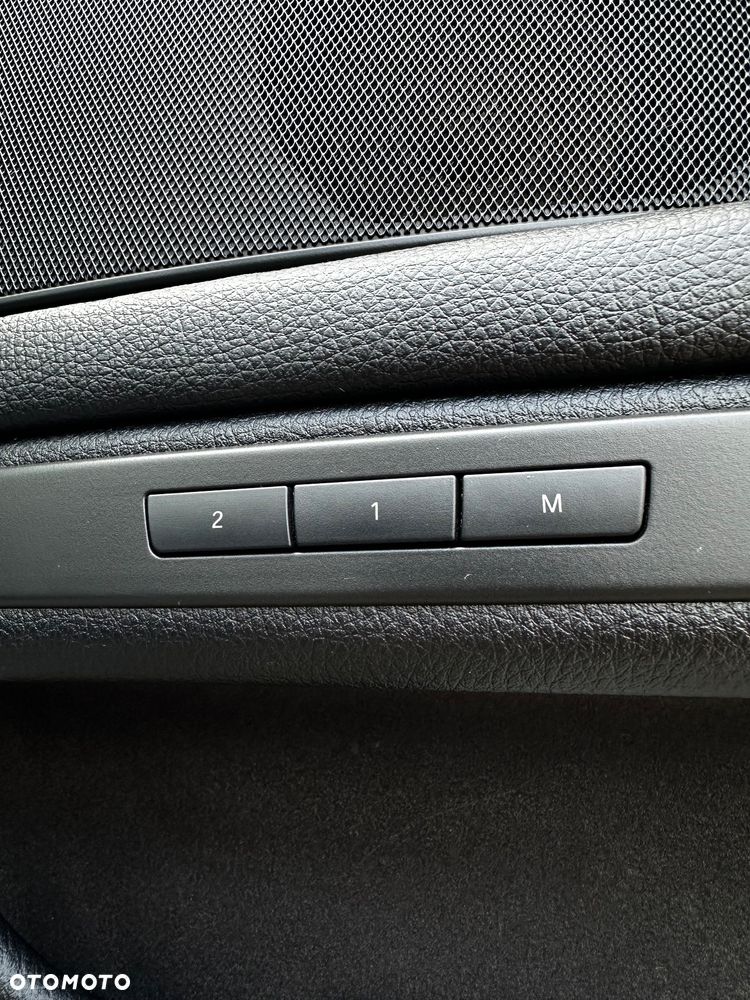 BMW Seria 5 530d xDrive - 23