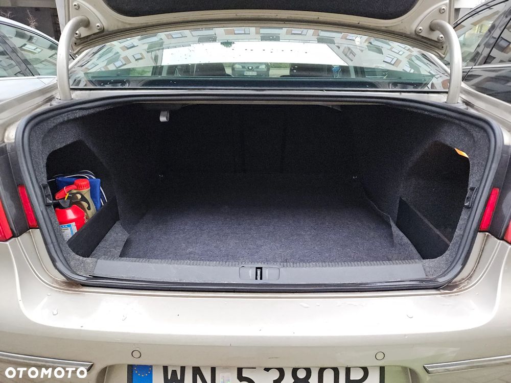 Volkswagen Passat 2.0 TDI Comfortline - 12