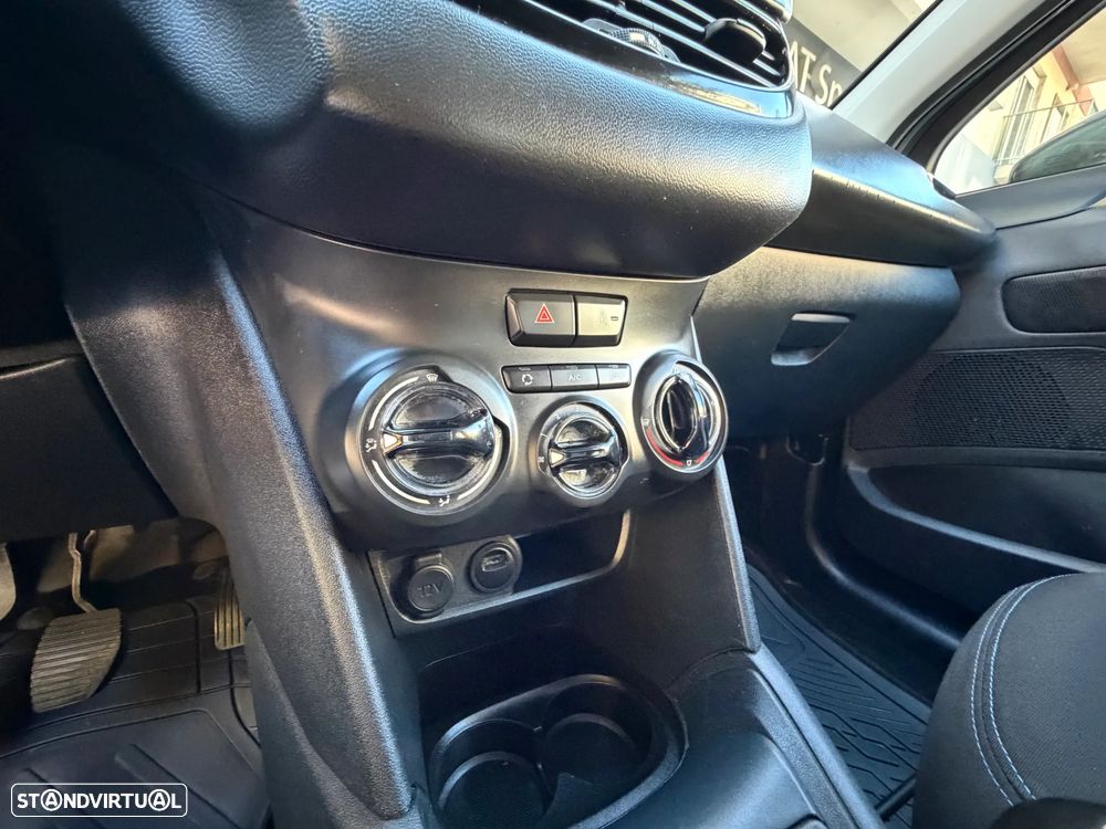 Peugeot 208 1.2 PureTech Style - 18