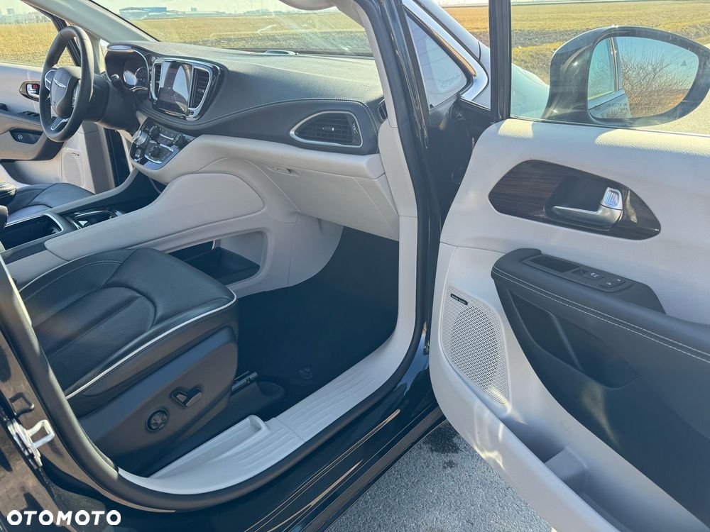 Chrysler Pacifica - 9