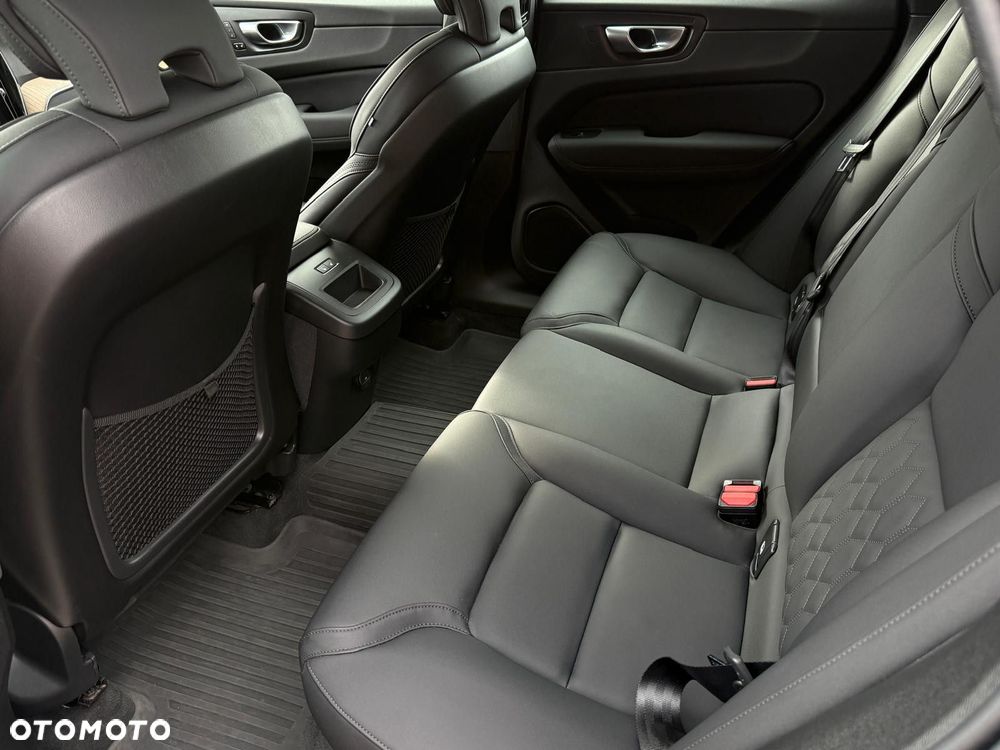 Volvo XC 60 B5 B AWD Plus Dark - 26