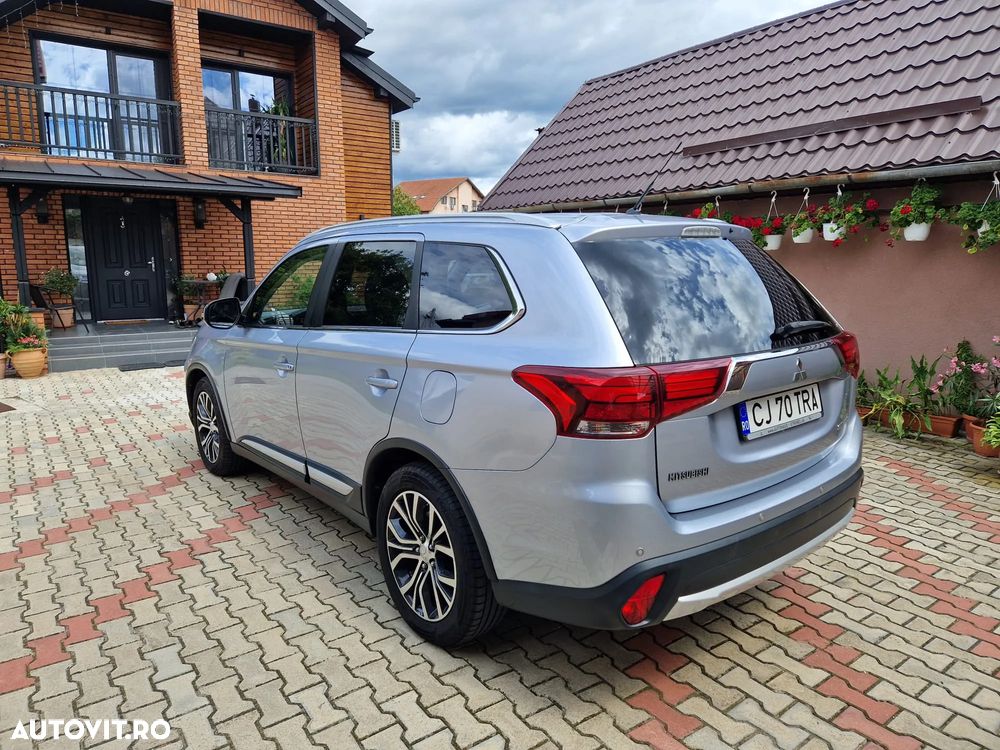 Mitsubishi Outlander 2.2 DI-D 4WD Automatik Top - 3