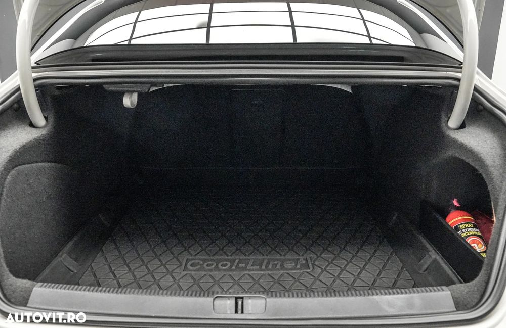 Volkswagen Passat CC 2.0 TDI BMT DSG 4Motion - 33