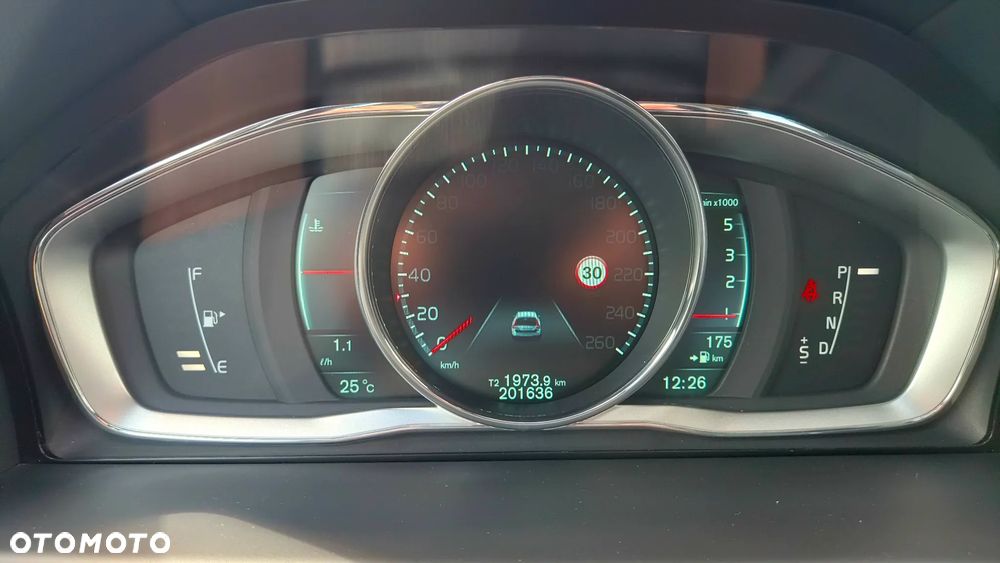 Volvo V70 D4 Geartronic Momentum - 17