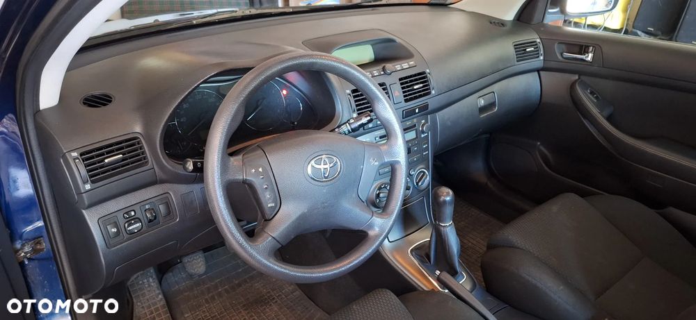Toyota Avensis 1.6 VVT-i Terra - 9