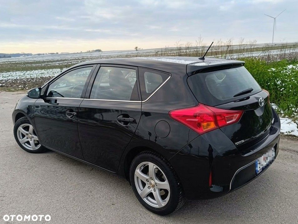 Toyota Auris 2013 photo 2