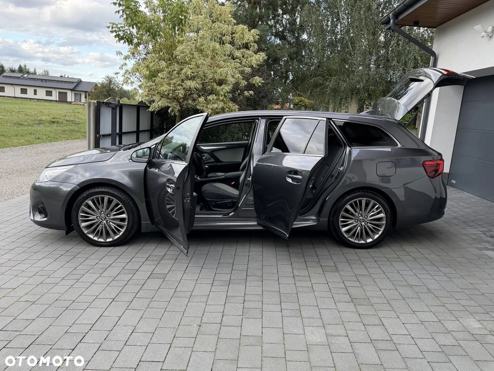Toyota Avensis Touring Sports 1.8 Business Edition - 17