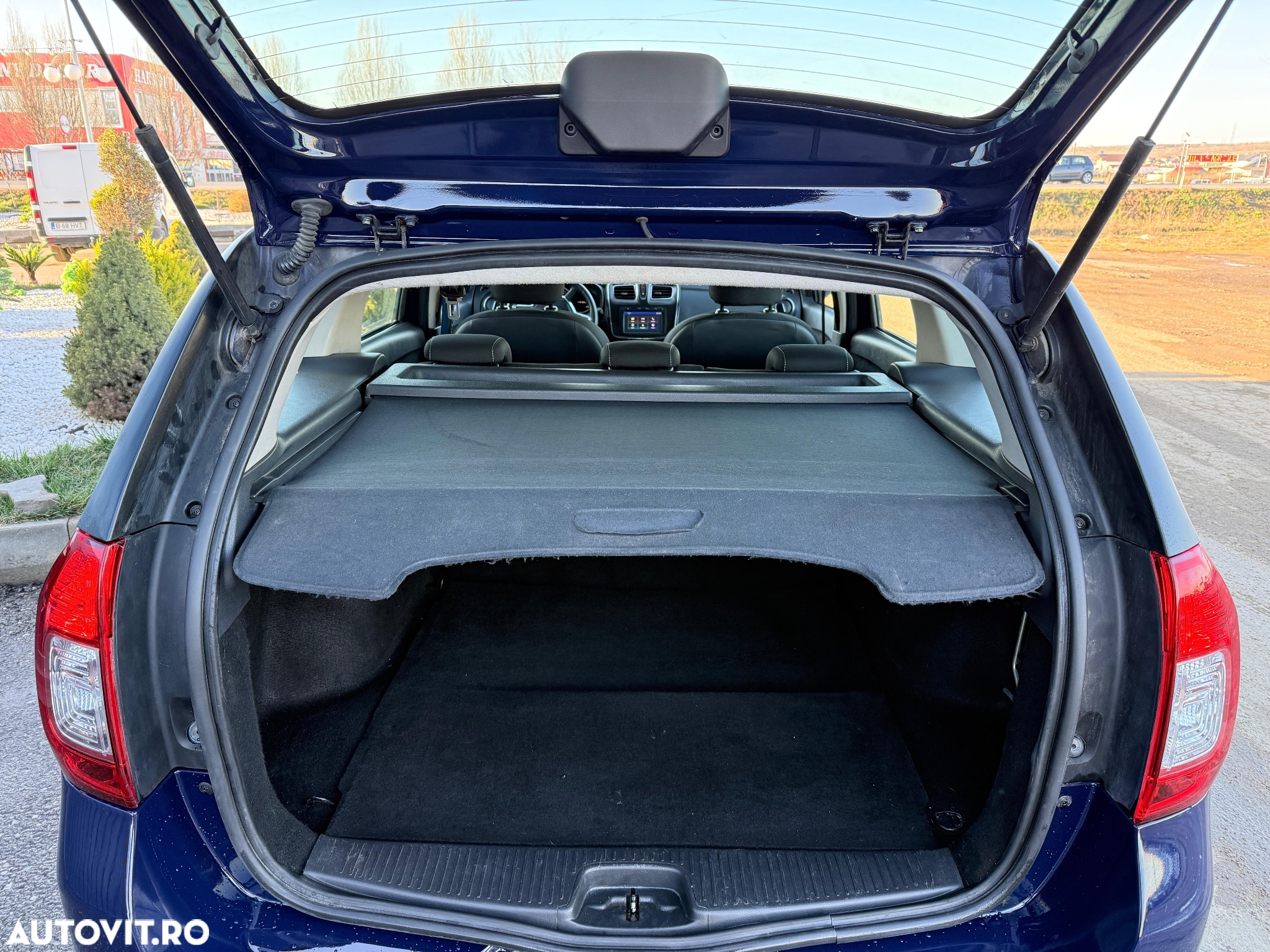 Dacia Logan 0.9 90CP Laureate - 12
