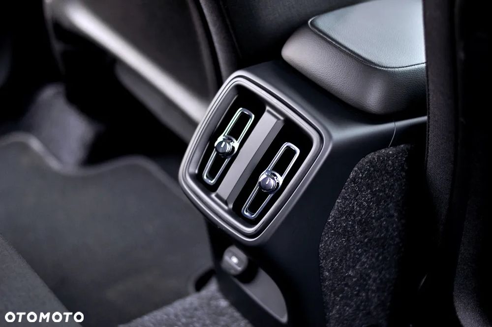 Volvo XC 40 T2 Momentum Pro - 24