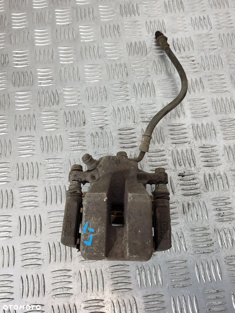 Toyota Rav4 III Zacisk Hamulcowy Lewy Prawy Tył - 2