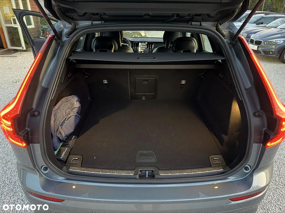Volvo XC 60 D5 SCR AWD R-Design - 11