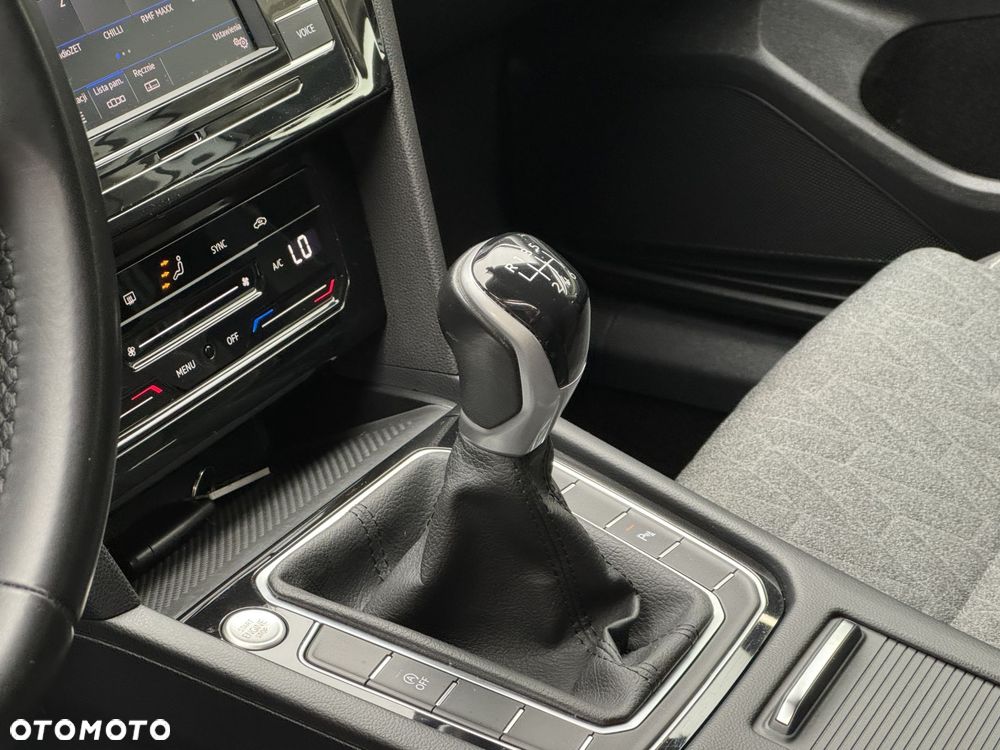 Volkswagen Passat - 11