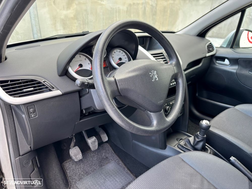 Peugeot 207 1.4 16V Trendy - 18