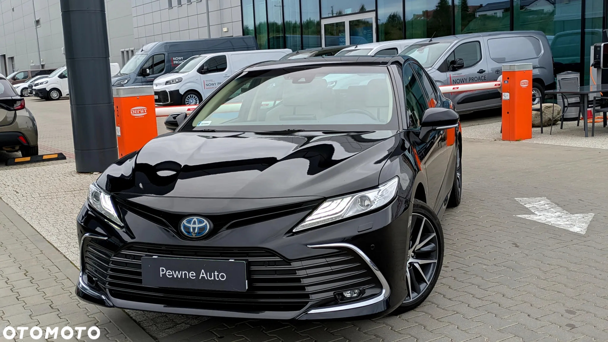 Toyota Camry 2.5 Hybrid Executive CVT - 2