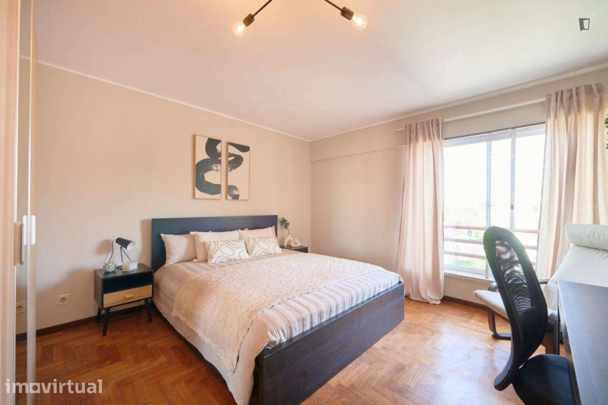 Quarto - localizado em Benfica Lisbon - Grande imagem: 2/30