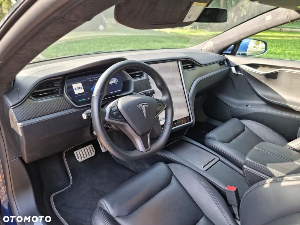 Tesla Model S - 11
