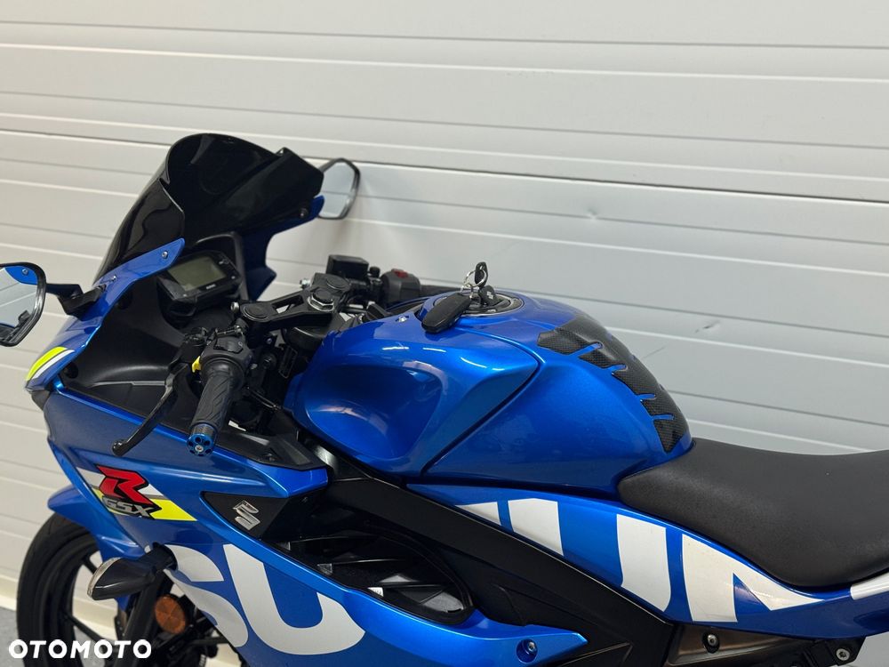 Suzuki GSX-R - 15
