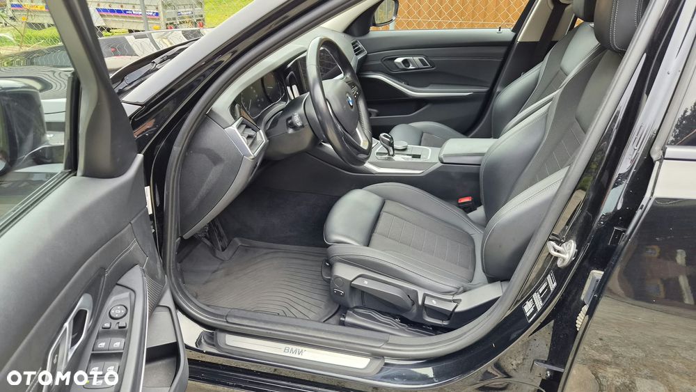 BMW 3 Series 2020 photo 3
