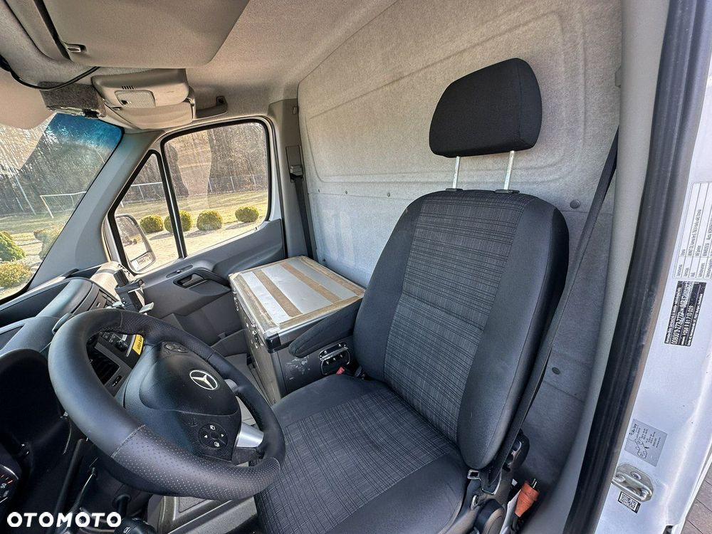 Mercedes-Benz Sprinter - 16