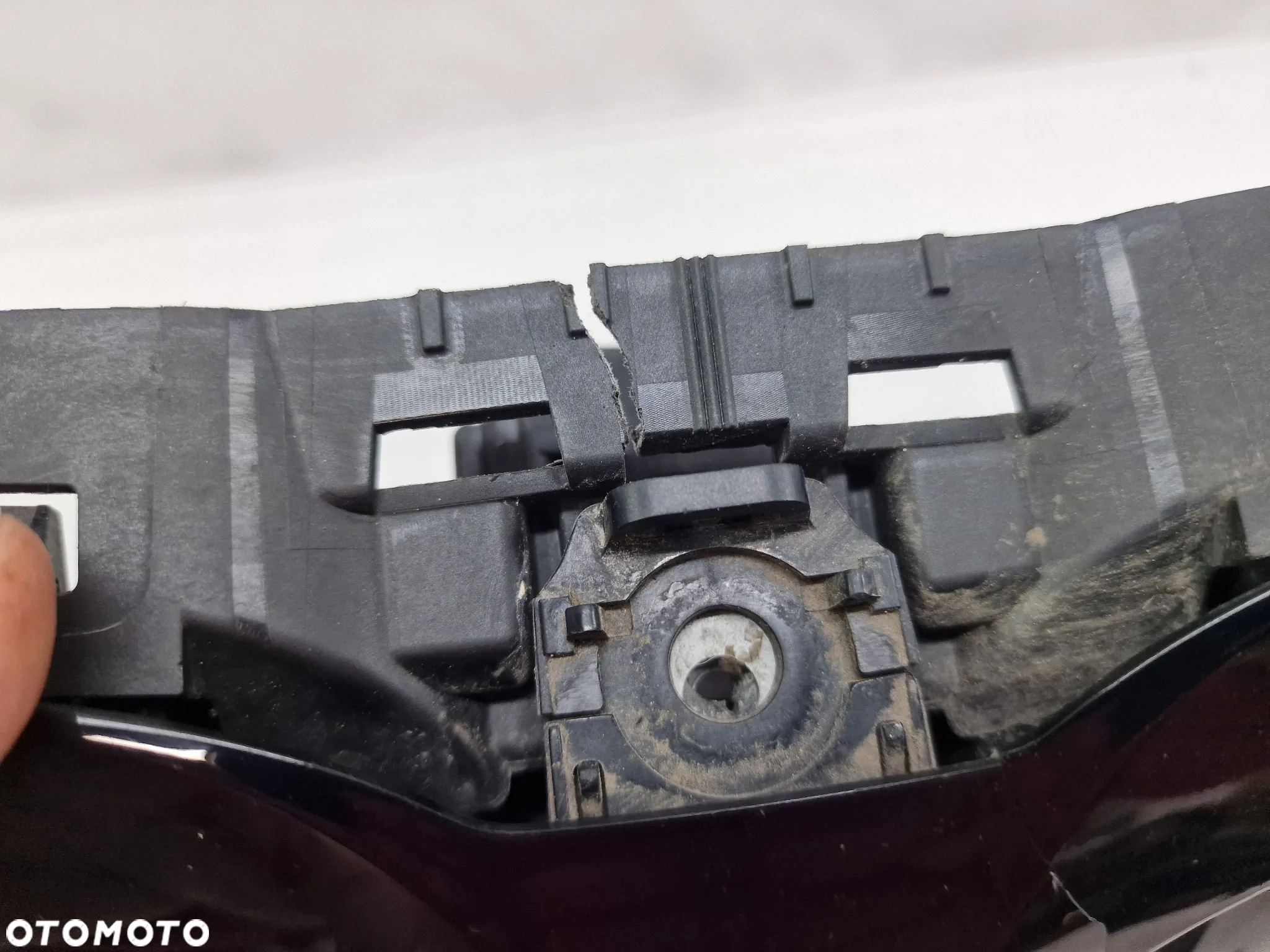 BMW G20 / G21 / G28 ATRAPA / GRILL ZDERZAKA PRZEDNIEGO PRZÓD + ŻALUZJA CZARNA W POŁYSKU , NR 187156-10 18715610 / 5A22C60 , NR AUKCJI GL703 - 17