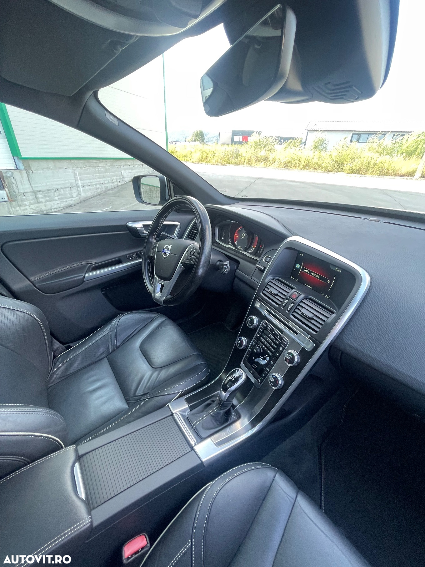 Volvo XC 60 D4 AWD R-Design - 24