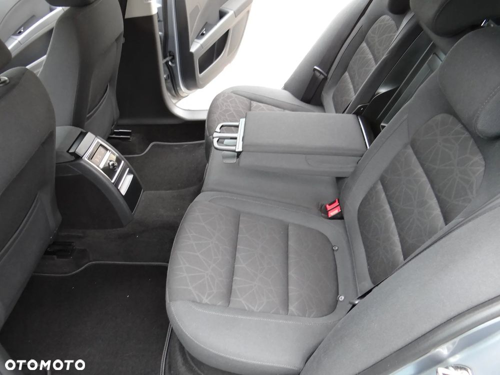 Skoda Superb 2.0 TDI DSG FAMILY - 38