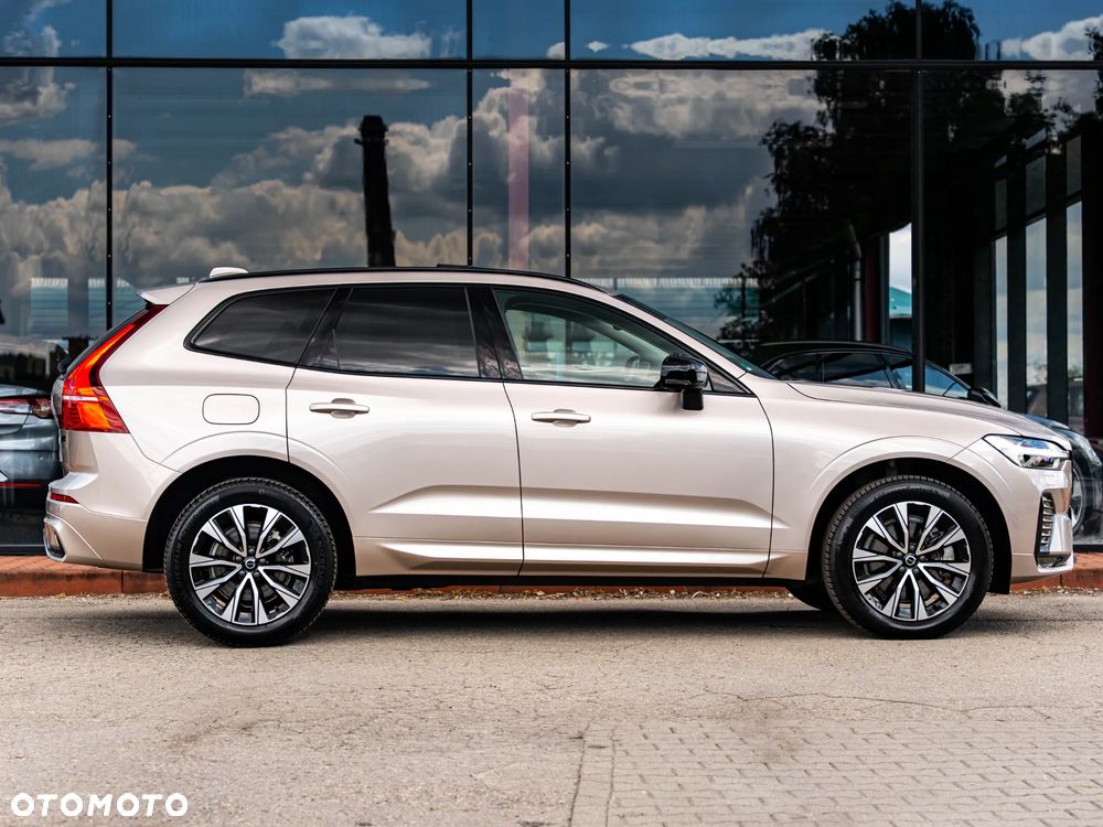 Volvo XC 60 B4 B Plus Dark - 16