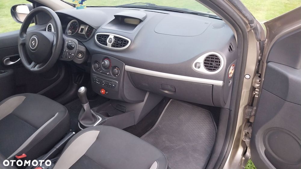 Renault Clio - 11