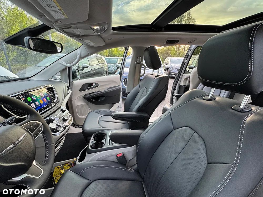 Chrysler Pacifica - 23