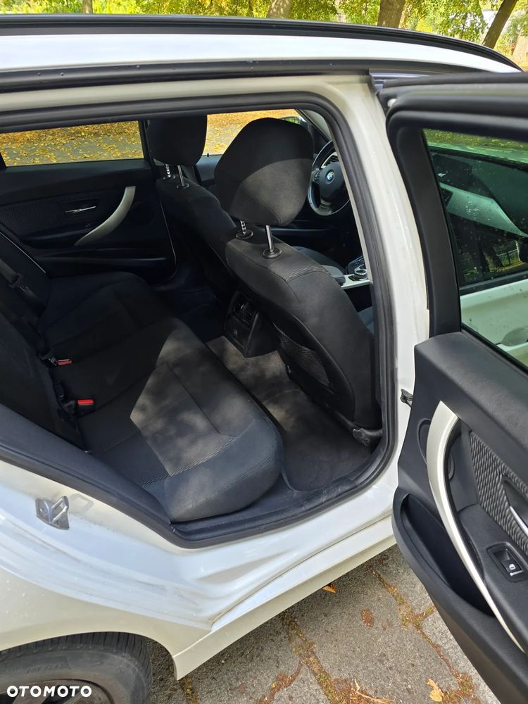 BMW Seria 3 320d xDrive Advantage - 13