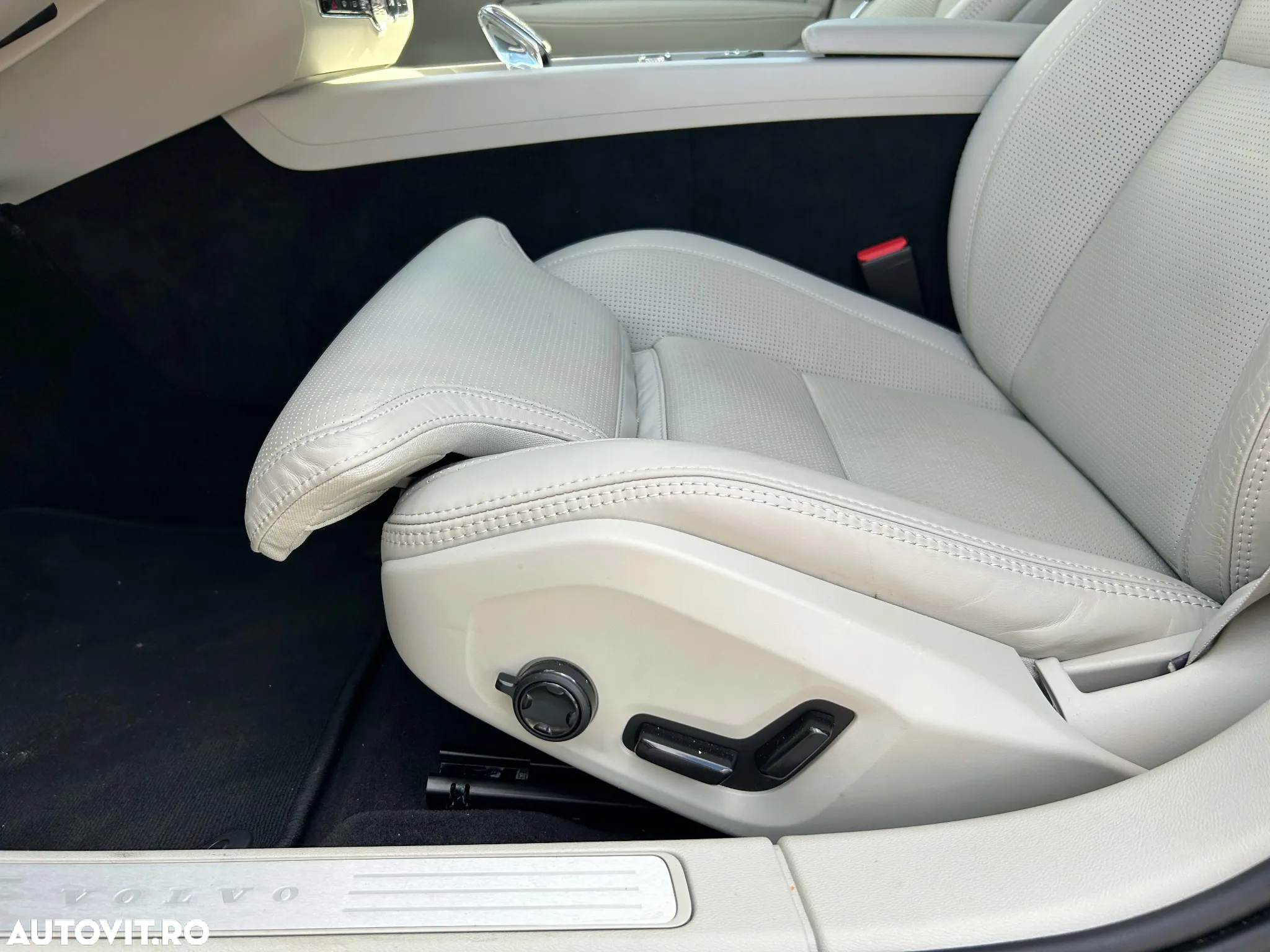 Volvo V60 B4 MHEV AT Plus Dark - 22