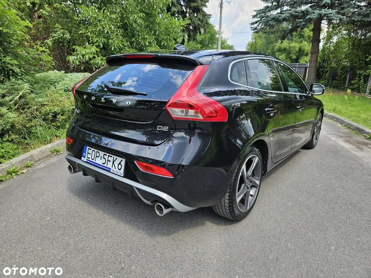 Volvo V40 D2 R-Design - 3