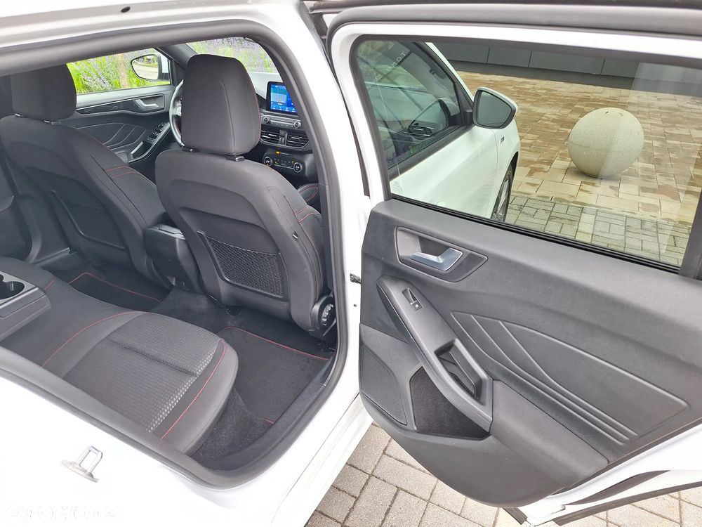 Ford Focus 1.5 EcoBoost ST-Line X - 22