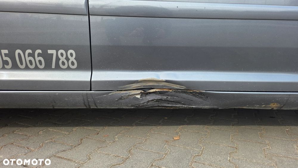 Volkswagen Touran 2.0 TDI Trendline DSG - 6