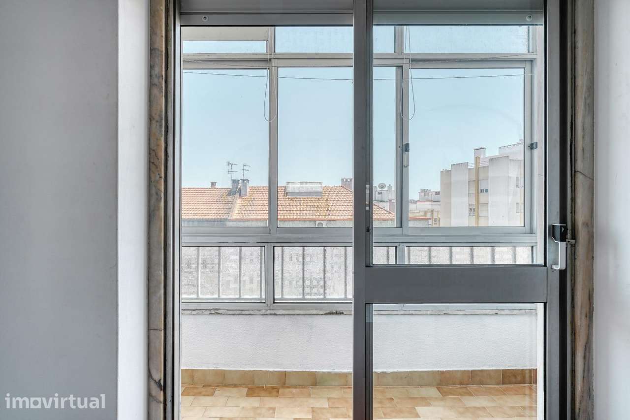T3+1 Remodelado em Frente ao Mercado da Falagueira - Grande imagem: 2/23