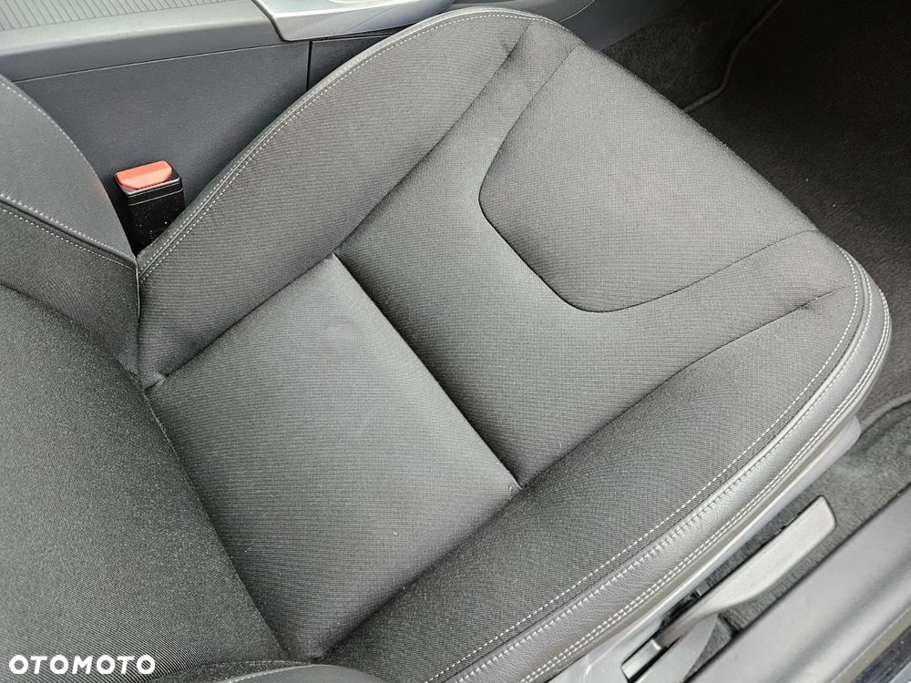 Volvo V60 T3 Momentum - 36