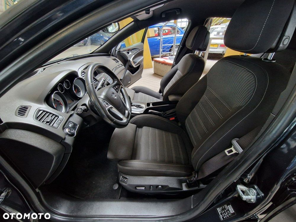 Opel Insignia - 12