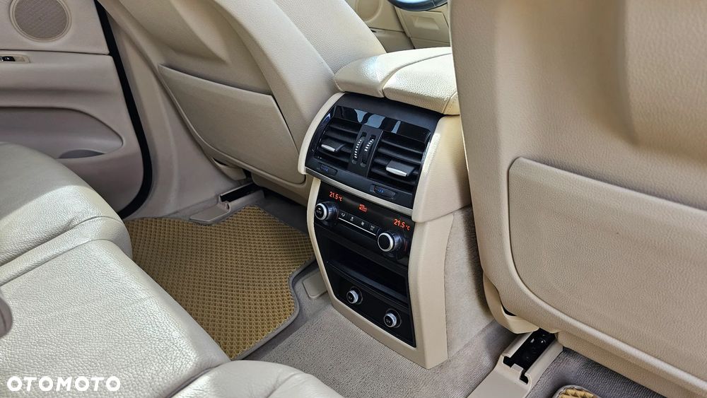 BMW X5 xDrive35i - 11