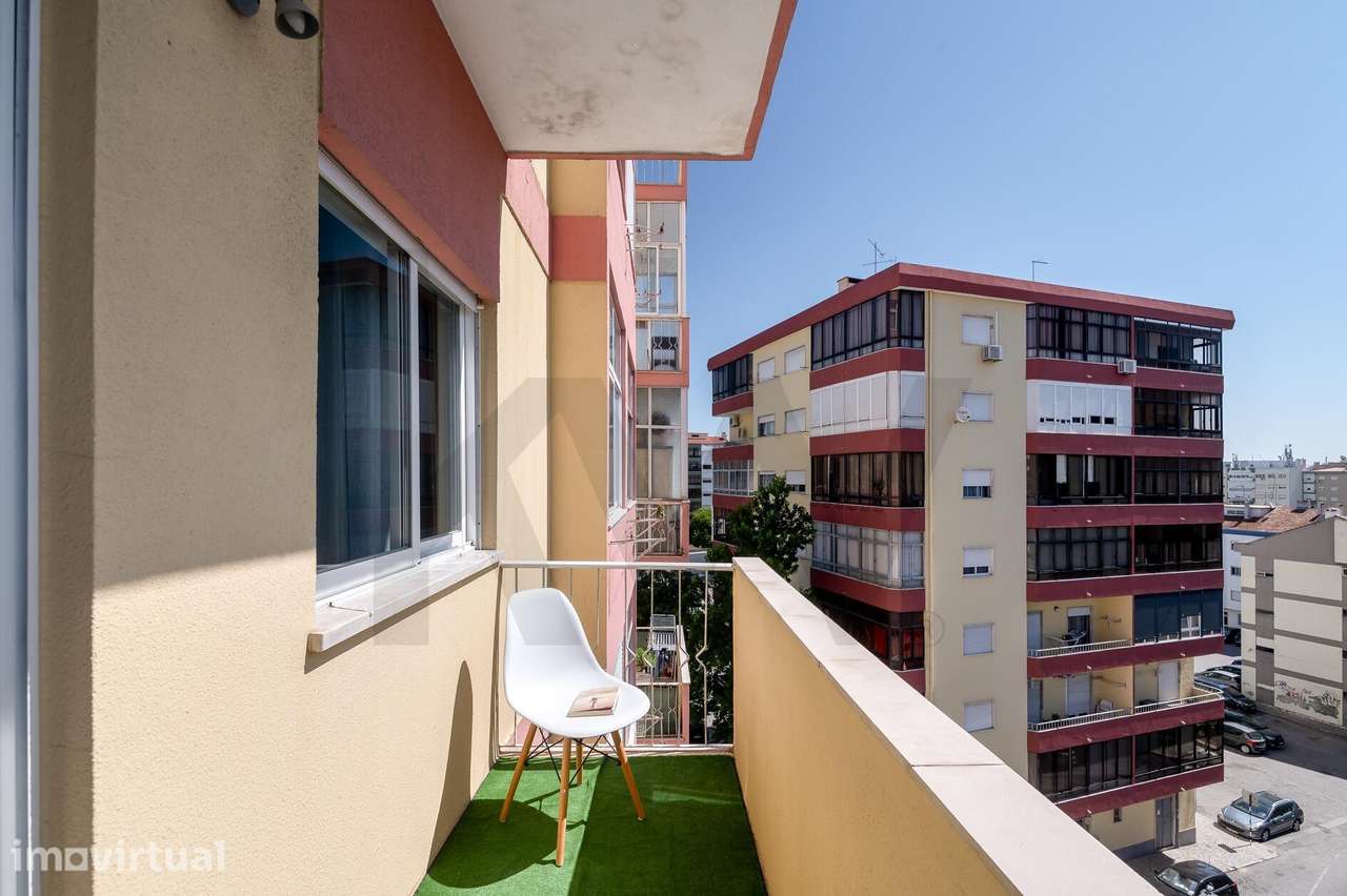 Apartamento T2 com 2 varandas no centro da Amora, Seixal - Grande imagem: 5/21