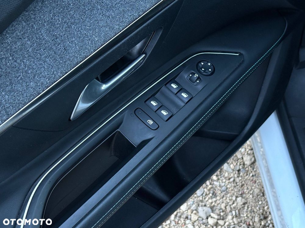 Peugeot 3008 1.2 PureTech Allure S&S EAT8 - 15