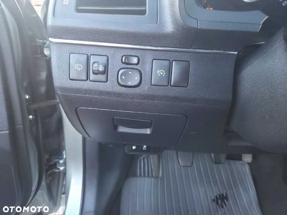 Toyota Avensis 1.8 Active - 24