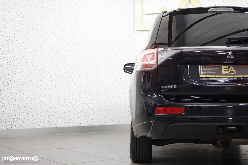 Mitsubishi Outlander 2.0 4WD Plus - 13