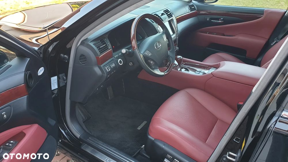 Lexus LS - 9