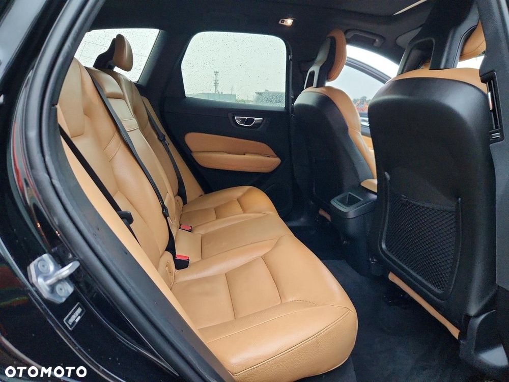 Volvo XC 60 T6 AWD Geartronic Momentum - 9
