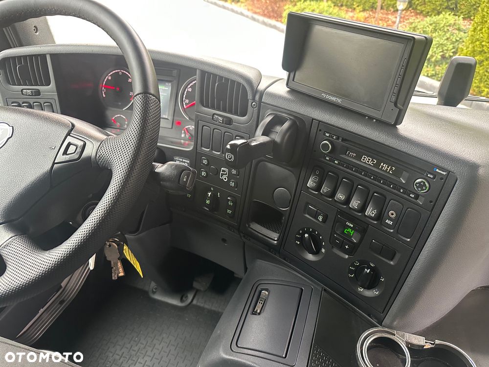 Scania / P360 / 6X2 / CHŁODNIA 7,7 m / Carrier / WINDA / - 32