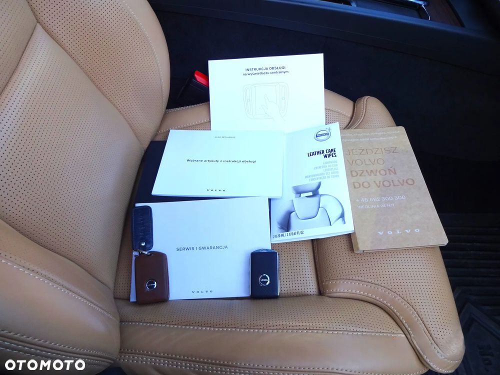 Volvo XC 60 T8 Plug-In Hybrid AWD Ultra Dark - 40