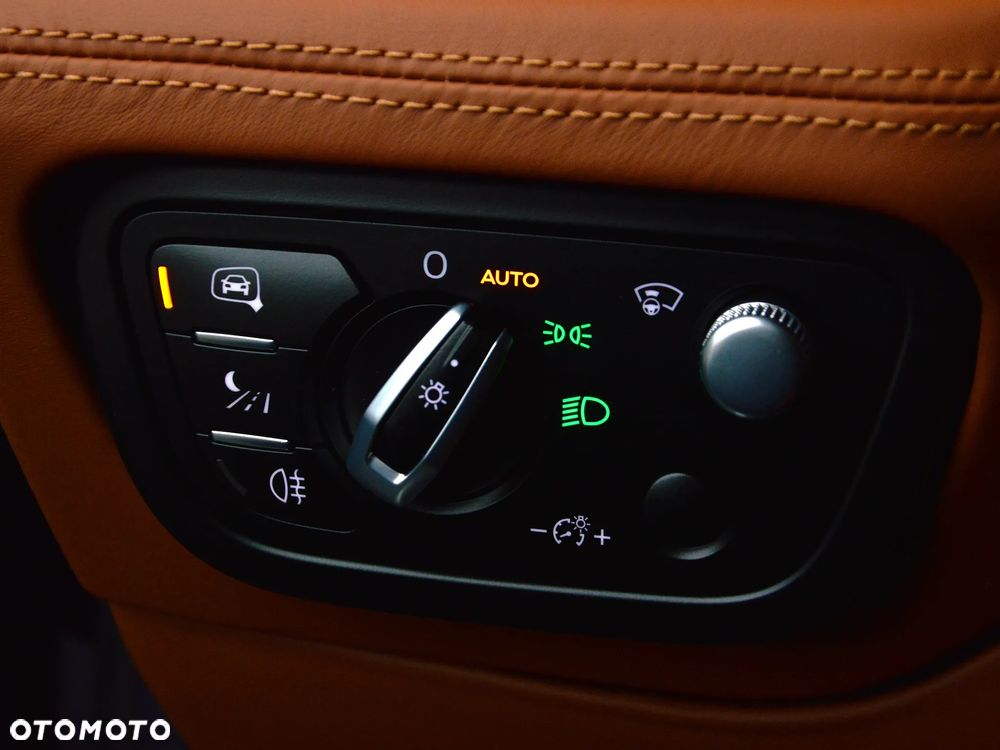 Bentley Bentayga V8 - 29